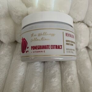 Pomegranate Extract Body Scrub